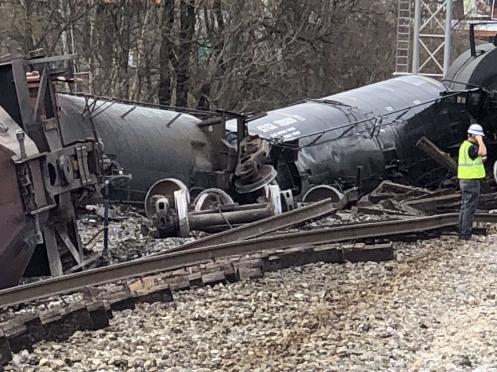 Multiple crews responding to train derailment in Nashville's Berry Hill neighborhood; Fire officials say 'organic material' is leaking   