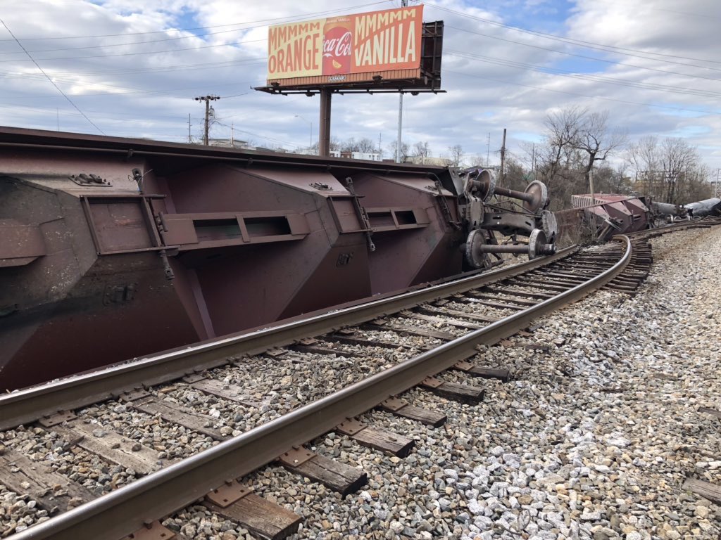 Multiple crews responding to train derailment in Nashville's Berry Hill neighborhood; Fire officials say 'organic material' is leaking   