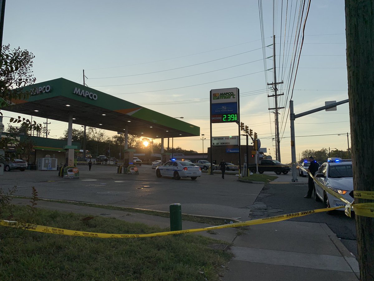 Metro police are on the scene of a deadly stabbing outside of the MapCo at E. Thompson Lane and Murfreesboro Pike.  One man dead. 