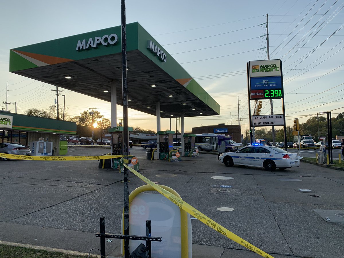 Metro police are on the scene of a deadly stabbing outside of the MapCo at E. Thompson Lane and Murfreesboro Pike.  One man dead. 