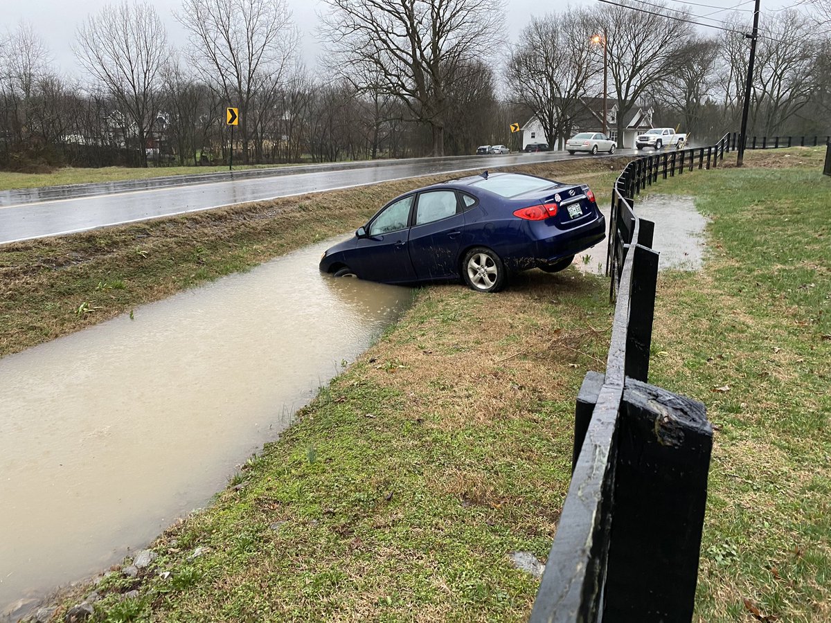 Car into a flooded ditch off of Burnt Knob Rd near Kingman Ave. A @RuthrfrdSheriff deputy stopped briefly and left