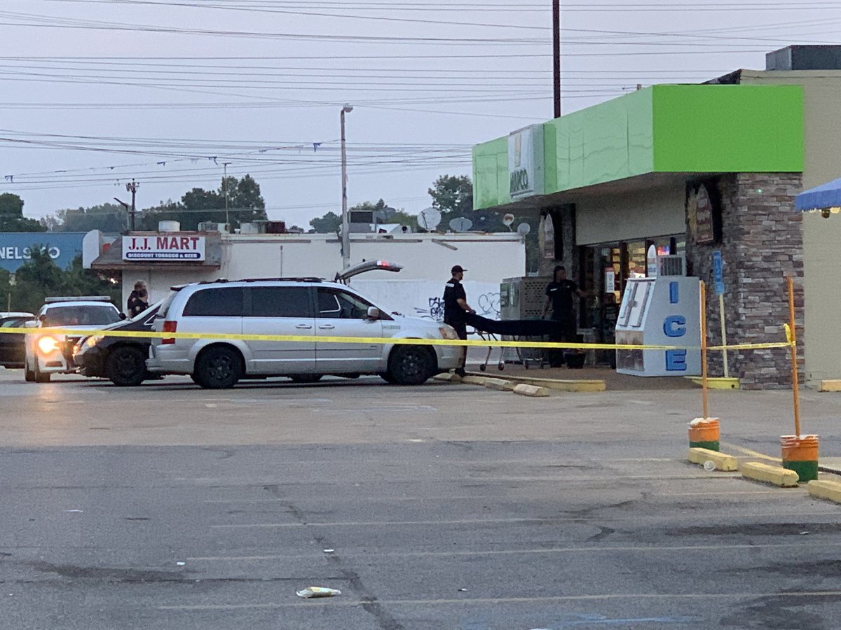 Confirmed the store clerk at this Mapco in the 2200 block of Whitten shot dead in a possible robbery. Just spoke to a customer who pulled up to the store and found the man in the last moments of his life