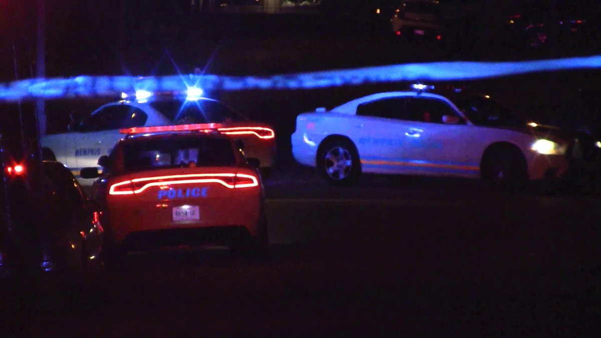 Memphis Police on scene of shooting at Galloway Gardens apartments in Evergreen neighborhood. Crime scene officers requested for deceased victim
