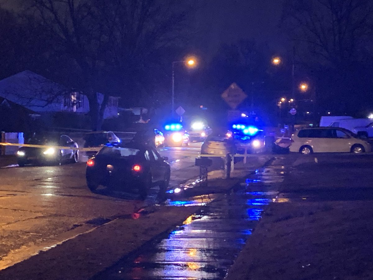 Two shot overnight on Almo. No word on victims condition or who @MEM_PoliceDept are looking for