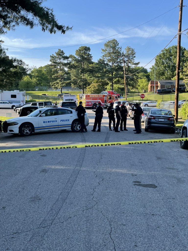 The Barricade Situation At The Breezy Point Apartments Is Still Going On Police Trying To Take A Homicide Suspect Into Custody Been Going On For Over 10 Hours Now Memphis