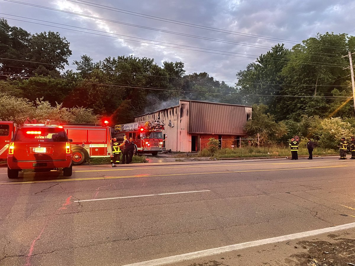 Fire at vacant commercial budiling on N. Watkins near Whitney. Memphis Fire says no injuries, investigation into cause underway.