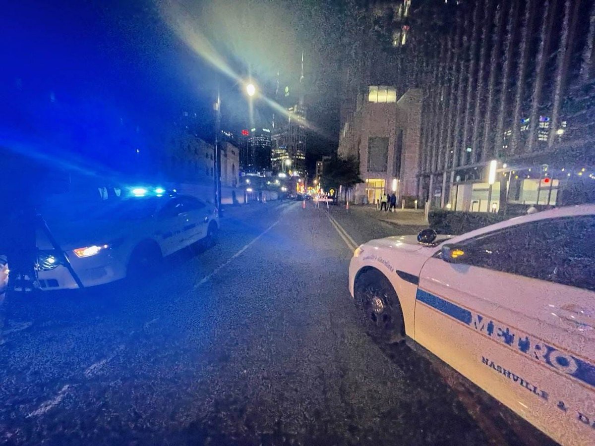 Large @MNPDNashville presence downtown on on 3rd Ave. South. Pedestrians being diverted.