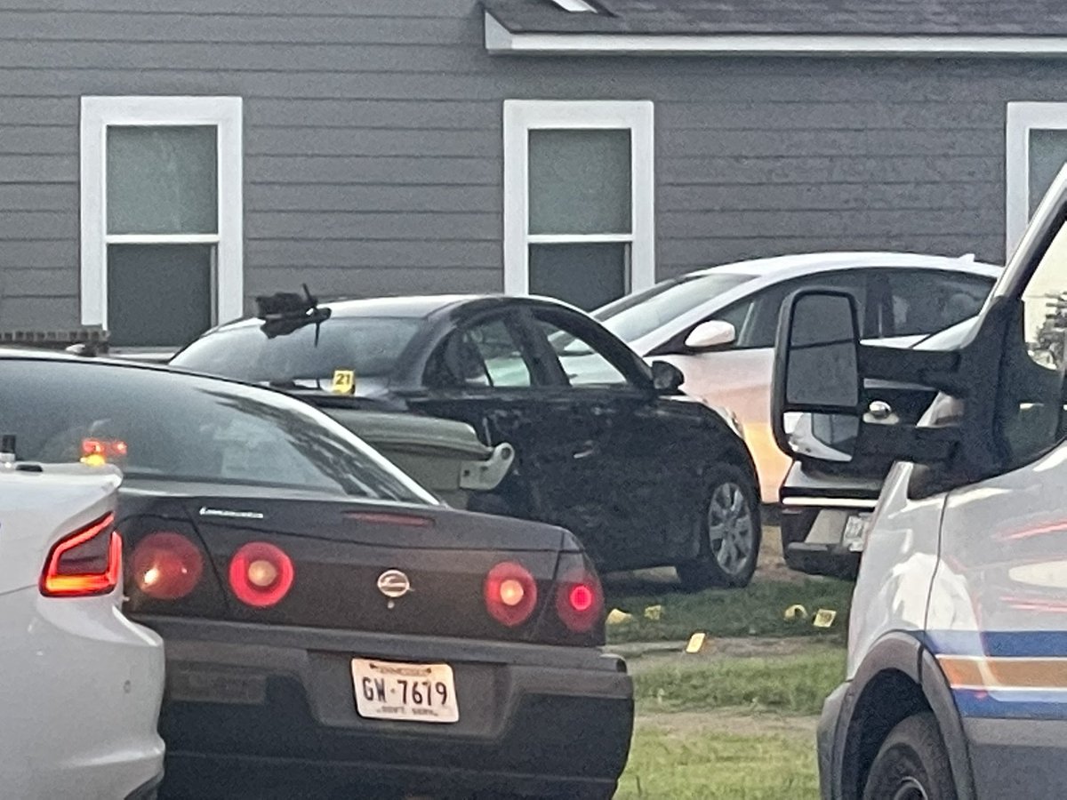 Two people shot in North Memphis on TM Henderson Ave. Memphis PD identified one as a women. No word on other victim's ID. Both taken to hospital. 