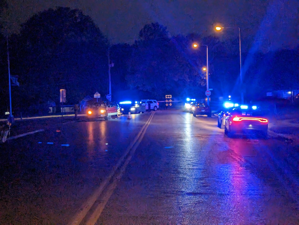 Memphis police investigating a shooting  at Sheffield and Goodlett near Sheffield High. 3 victims were transported in critical condition. 