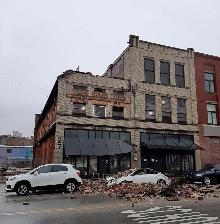 @ChattFireDept says a brick wall collapsed in downtown Chattanooga on West Main Street late this morning. One vehicle destroyed, 2 others damaged - but NO INJURIES.