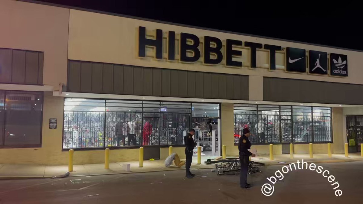 Memphis Police responding to looting at a Hibbett Sports store this Friday night