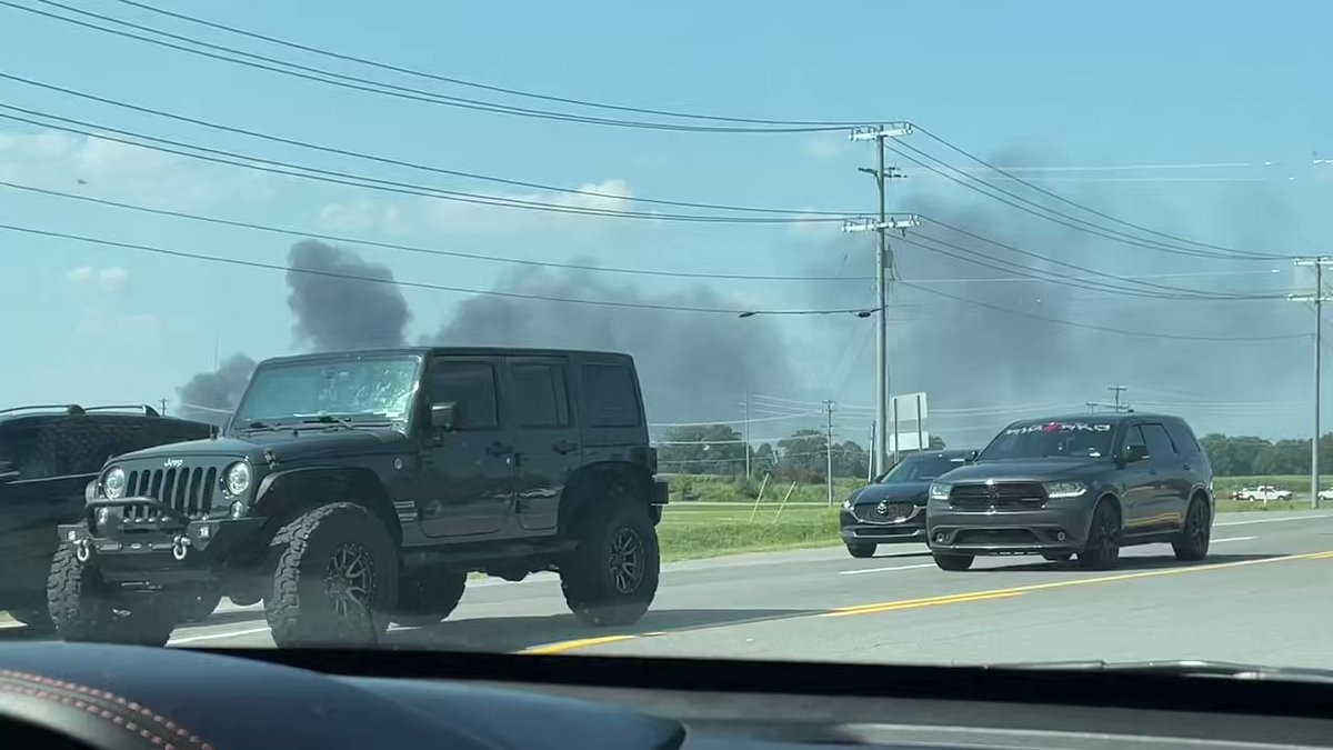 Black smoke over Clarksville/Montgomery County, TN north of Guthrie Hwy  and east of Oakland Rd. Could be near Google or LG sites